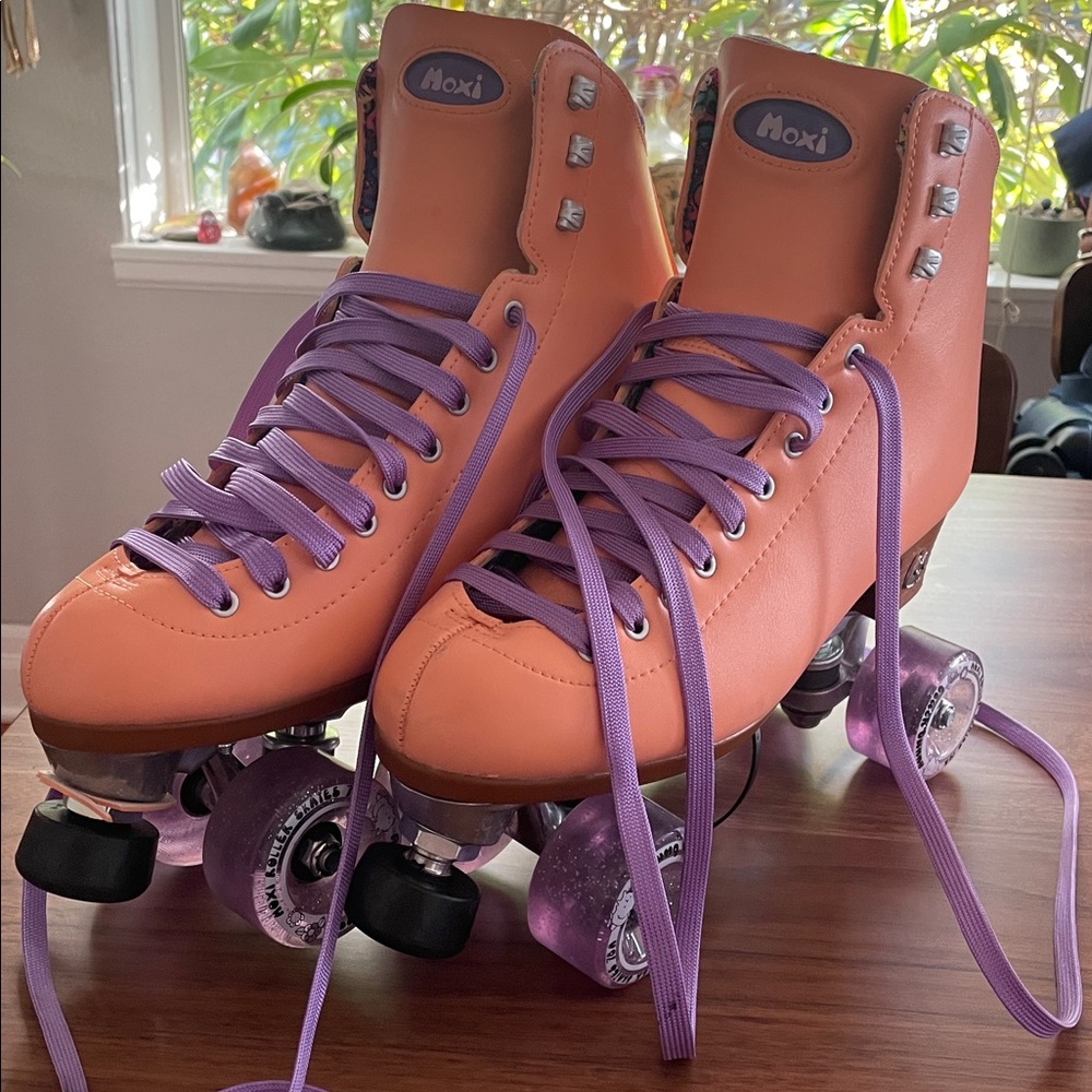 Moxi Peach Roller Skates with Purple Laces